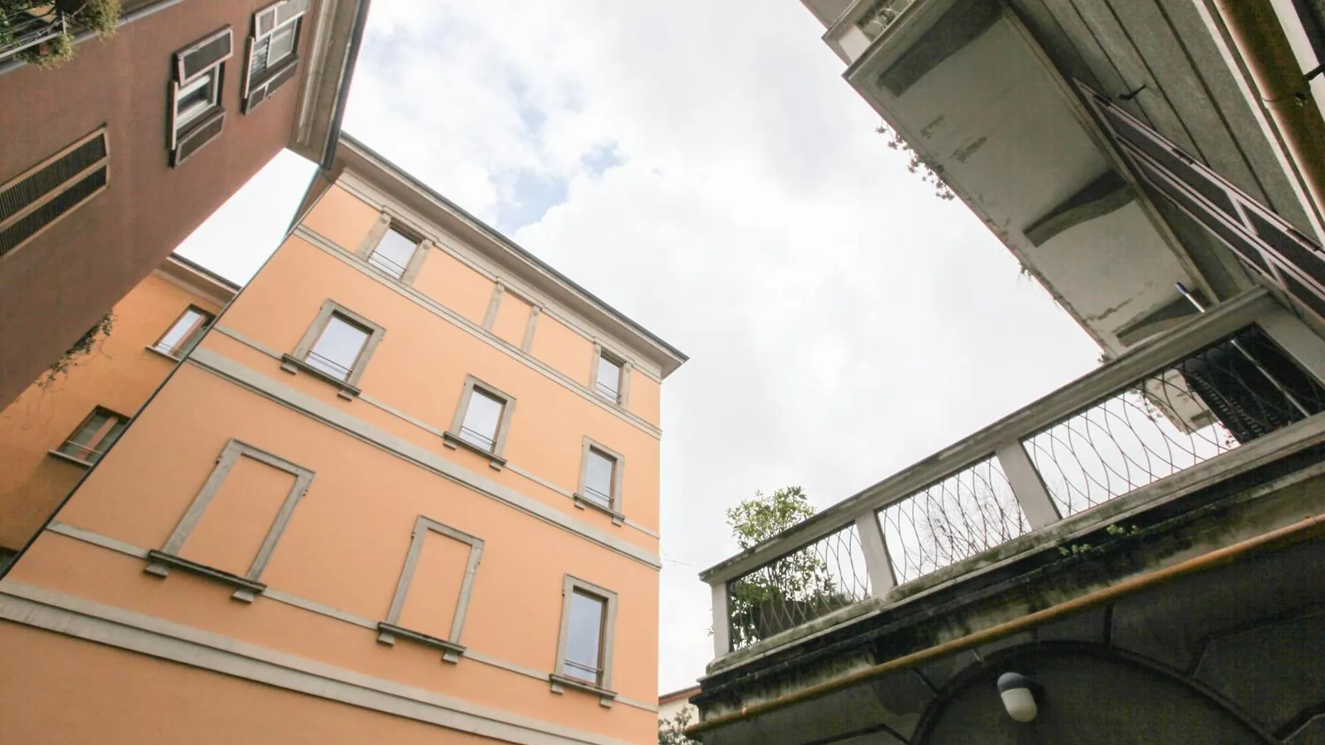 Moscova Open Space Close To Brera District Milan Apartment