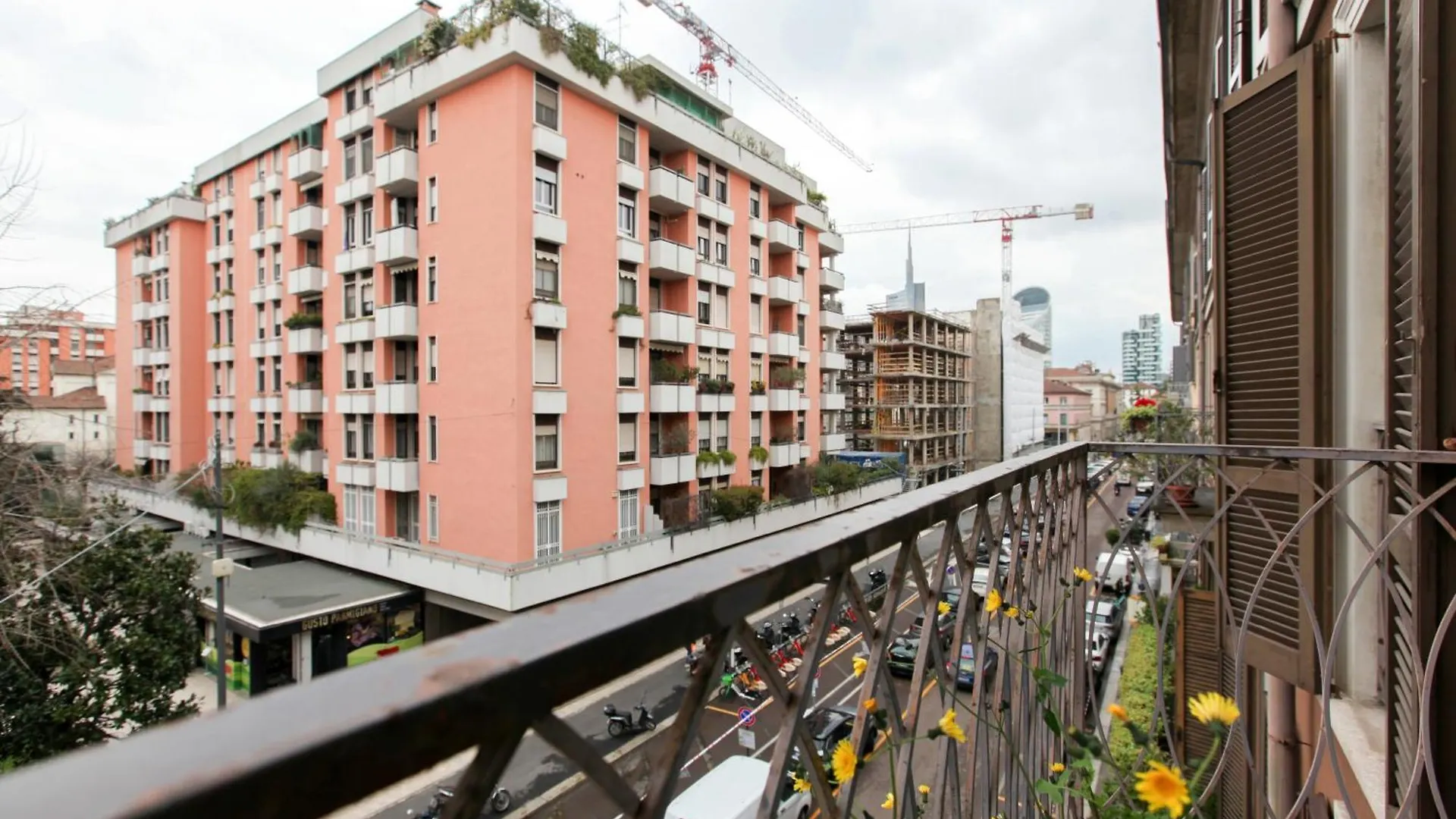 Moscova Open Space Close To Brera District Milan Apartment